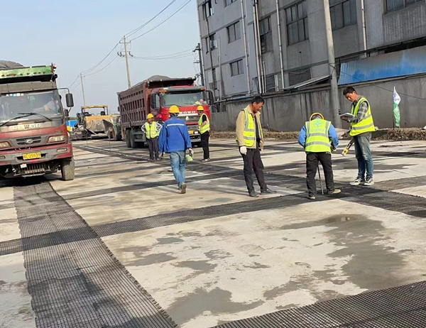 三才镇老材料的新故事：玻璃纤维土工格栅如何在‘白改黑’浪潮中重获新生？